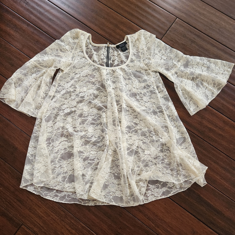 Elegant Lace Women's Blouse in Cream